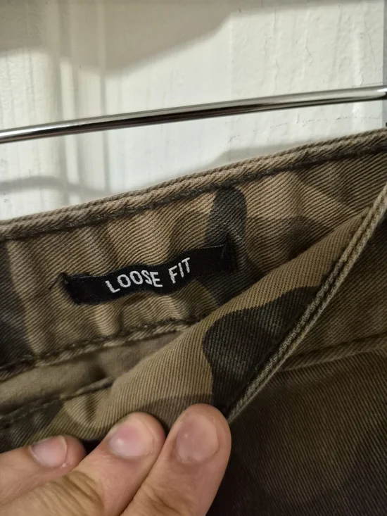 Bershka Men's Camo Cargo Pants - Olive Green - Picture 4 of 6